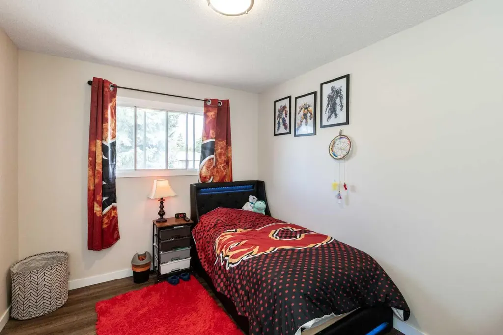 3519 51a Avenue Innisfail AB T4G 1H4
