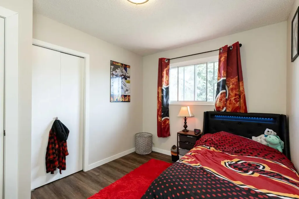 3519 51a Avenue Innisfail AB T4G 1H4