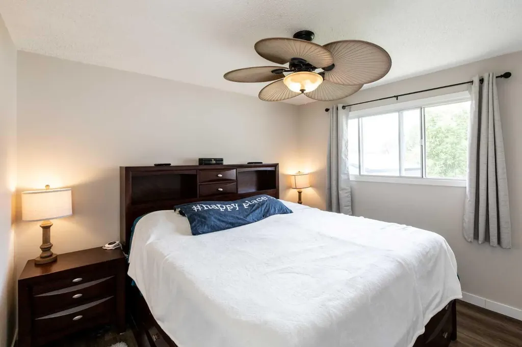 3519 51a Avenue Innisfail AB T4G 1H4