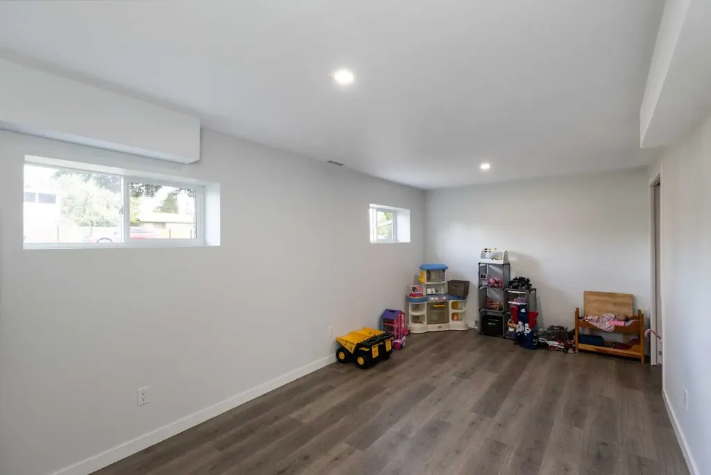 3519 51a Avenue Innisfail AB T4G 1H4