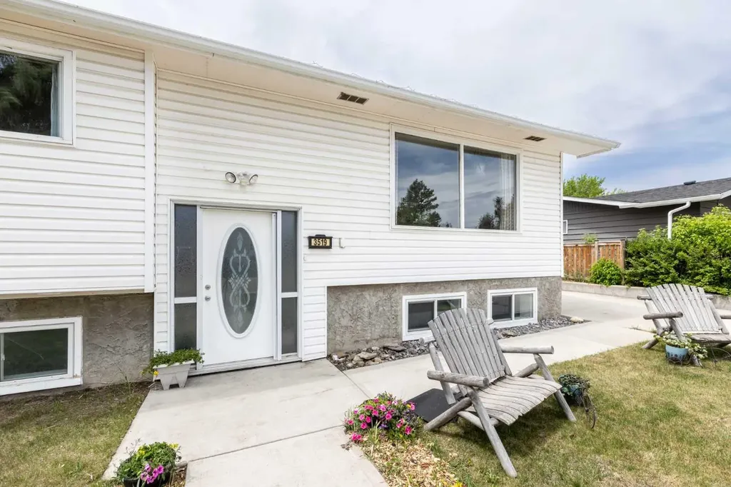 3519 51a Avenue Innisfail AB T4G 1H4