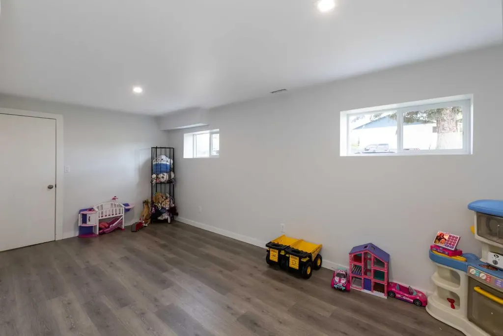 3519 51a Avenue Innisfail AB T4G 1H4