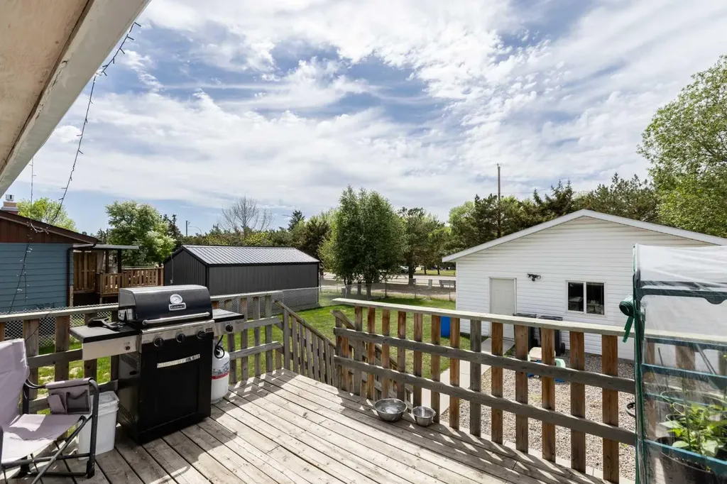 3519 51a Avenue Innisfail AB T4G 1H4