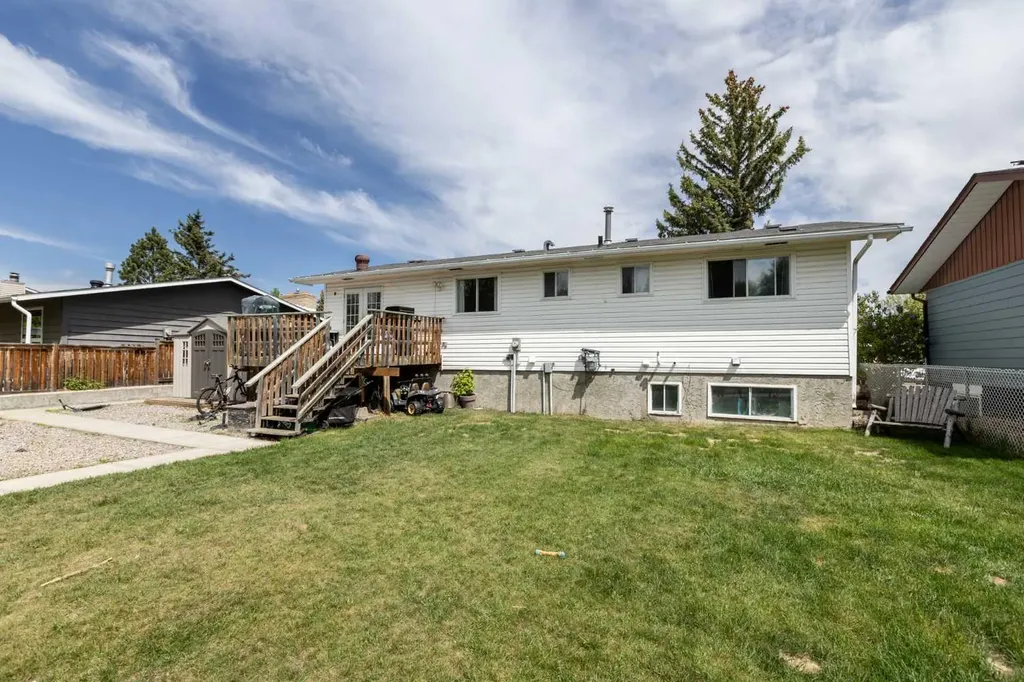 3519 51a Avenue Innisfail AB T4G 1H4