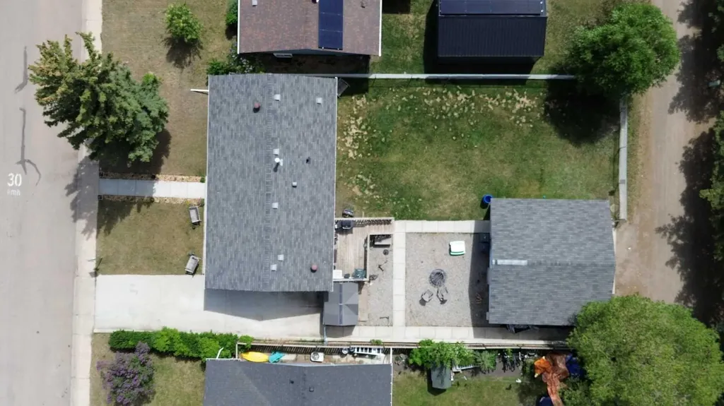 3519 51a Avenue Innisfail AB T4G 1H4