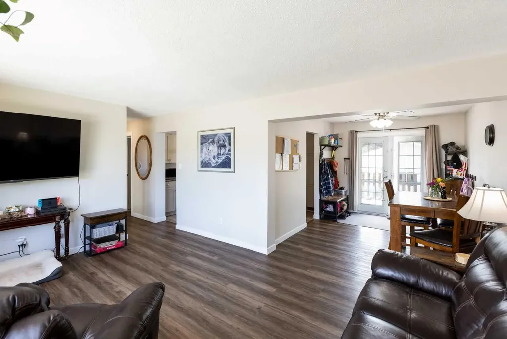 3519 51a Avenue Innisfail AB T4G 1H4