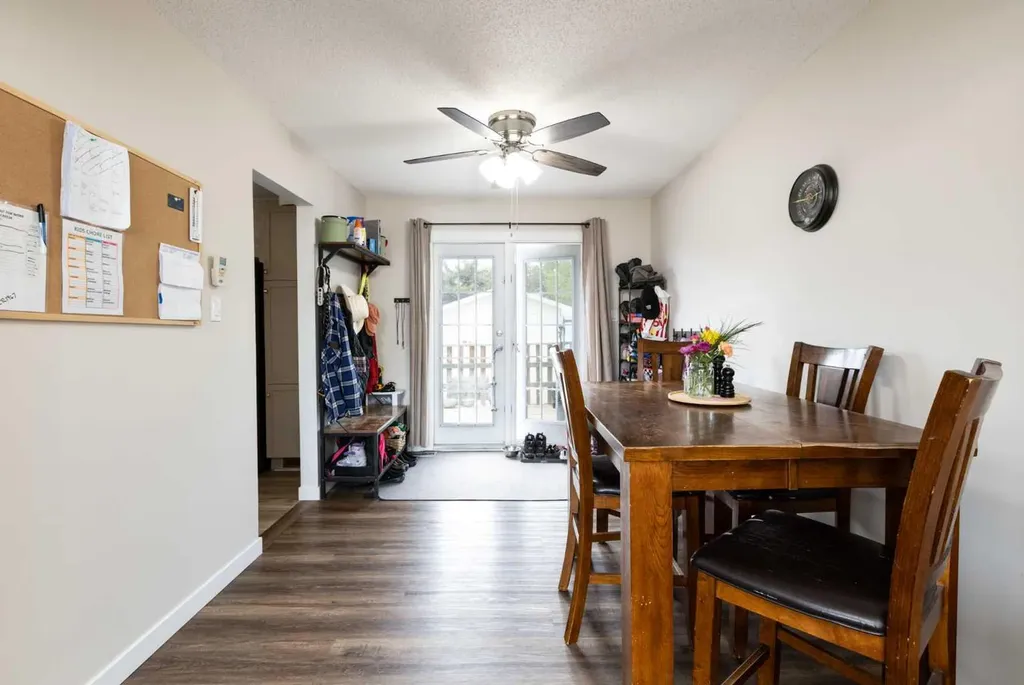 3519 51a Avenue Innisfail AB T4G 1H4