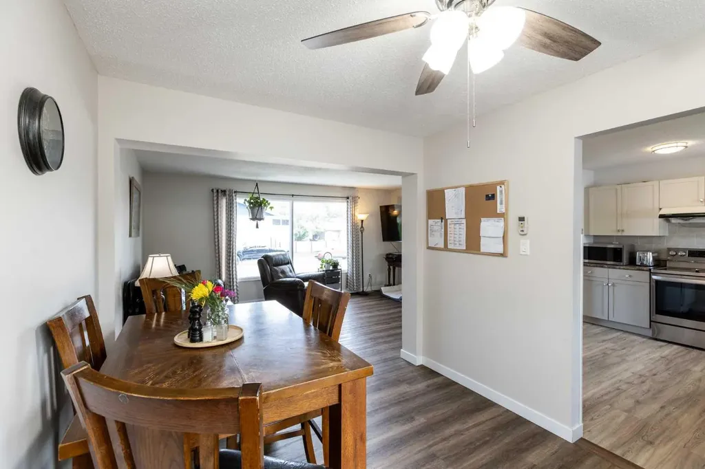 3519 51a Avenue Innisfail AB T4G 1H4
