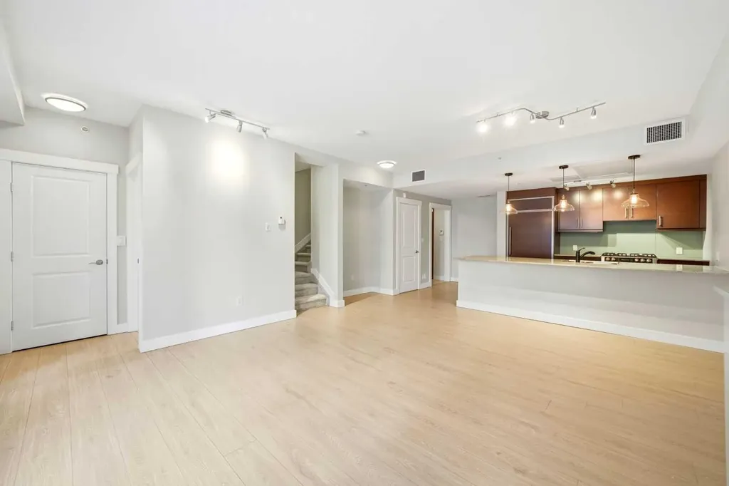 733 2 Avenue SW Calgary AB T2P 0E4