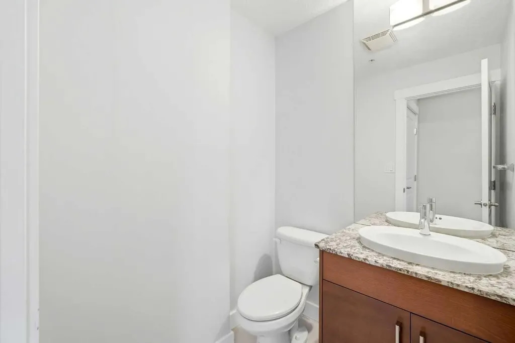 733 2 Avenue SW Calgary AB T2P 0E4