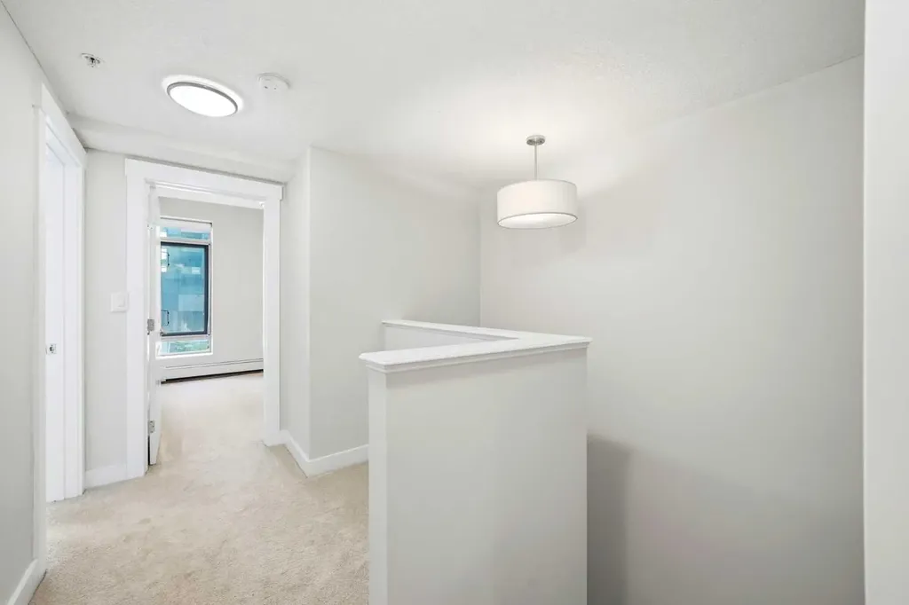733 2 Avenue SW Calgary AB T2P 0E4