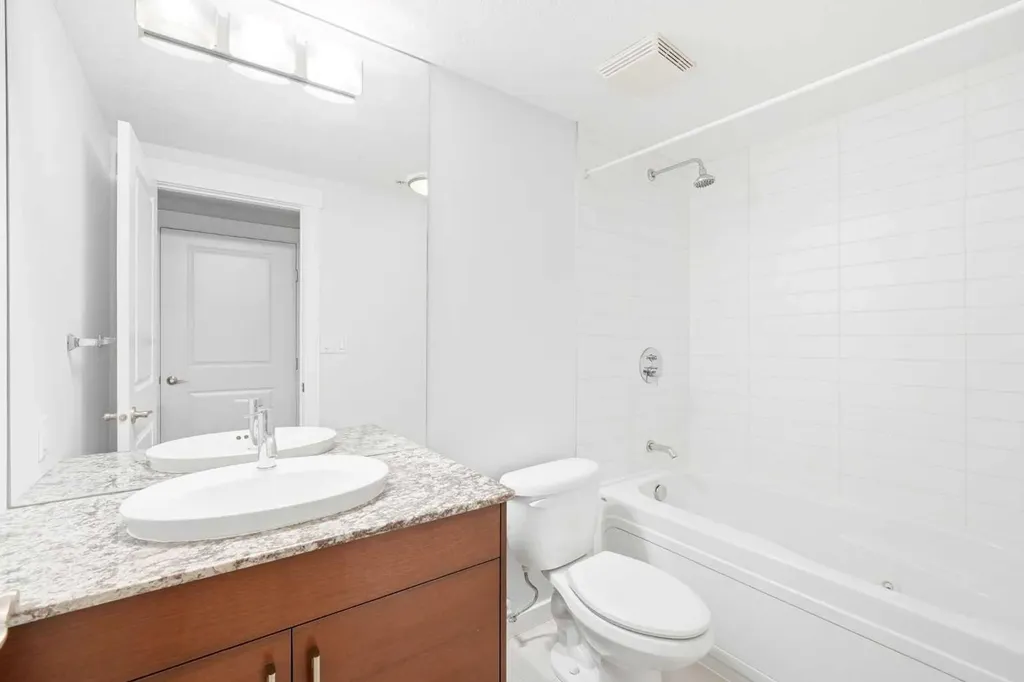 733 2 Avenue SW Calgary AB T2P 0E4
