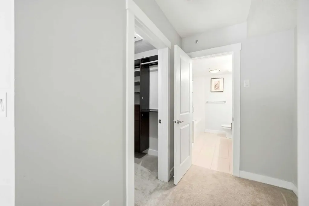 733 2 Avenue SW Calgary AB T2P 0E4
