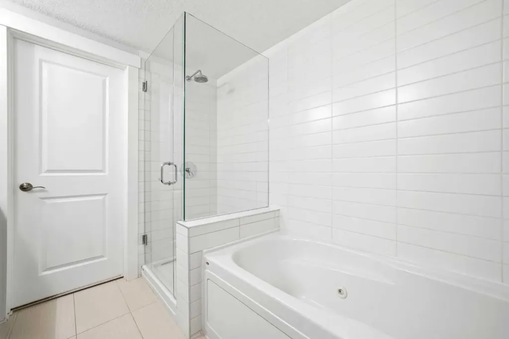 733 2 Avenue SW Calgary AB T2P 0E4
