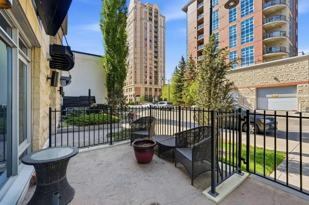 733 2 Avenue SW Calgary AB T2P 0E4
