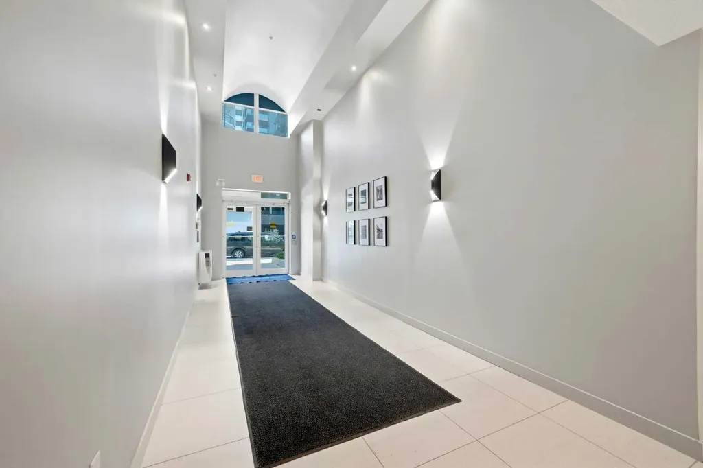 733 2 Avenue SW Calgary AB T2P 0E4