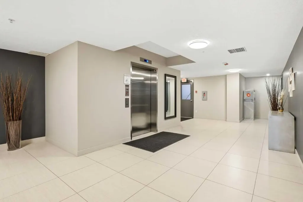 733 2 Avenue SW Calgary AB T2P 0E4