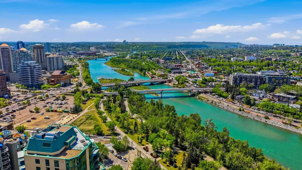 733 2 Avenue SW Calgary AB T2P 0E4