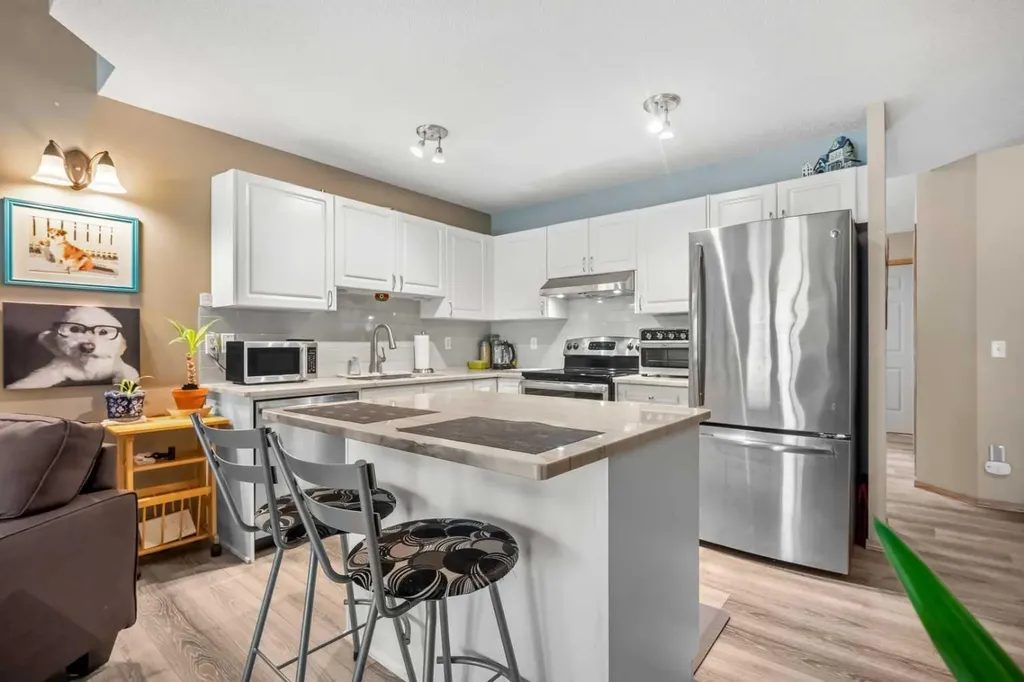 118 Somervale Point SW Calgary AB T2Y 3K4