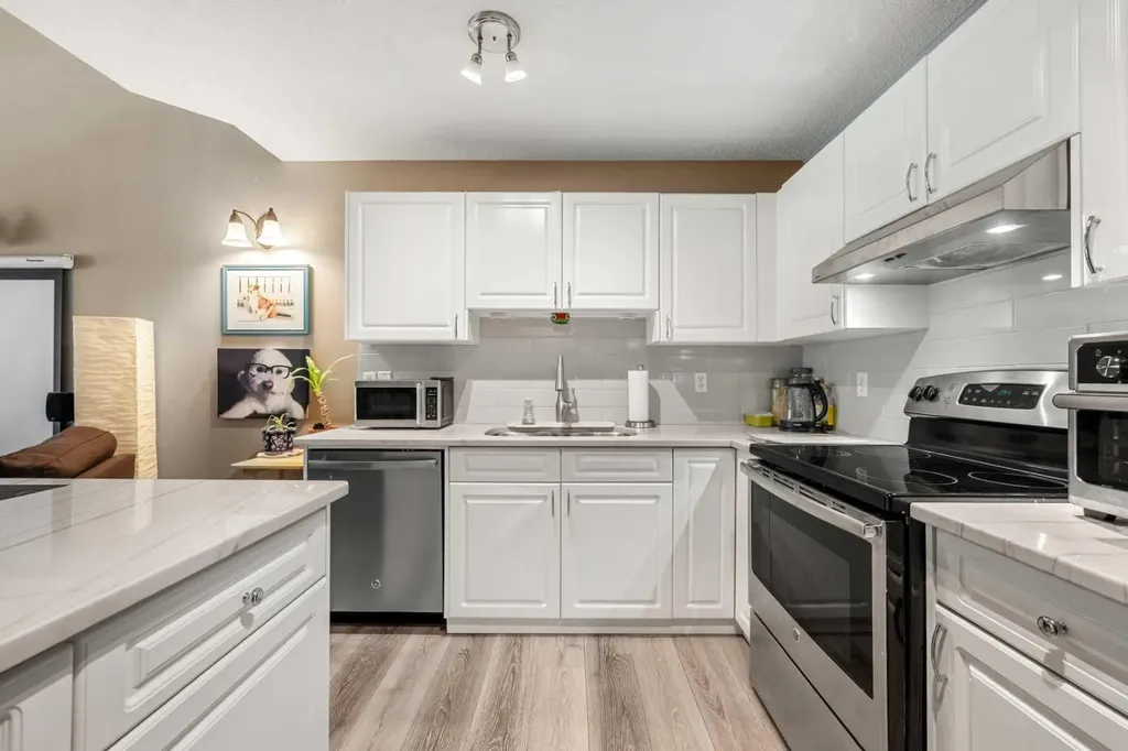 118 Somervale Point SW Calgary AB T2Y 3K4