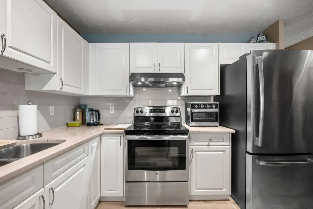 118 Somervale Point SW Calgary AB T2Y 3K4