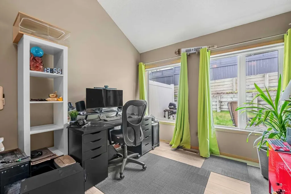 118 Somervale Point SW Calgary AB T2Y 3K4