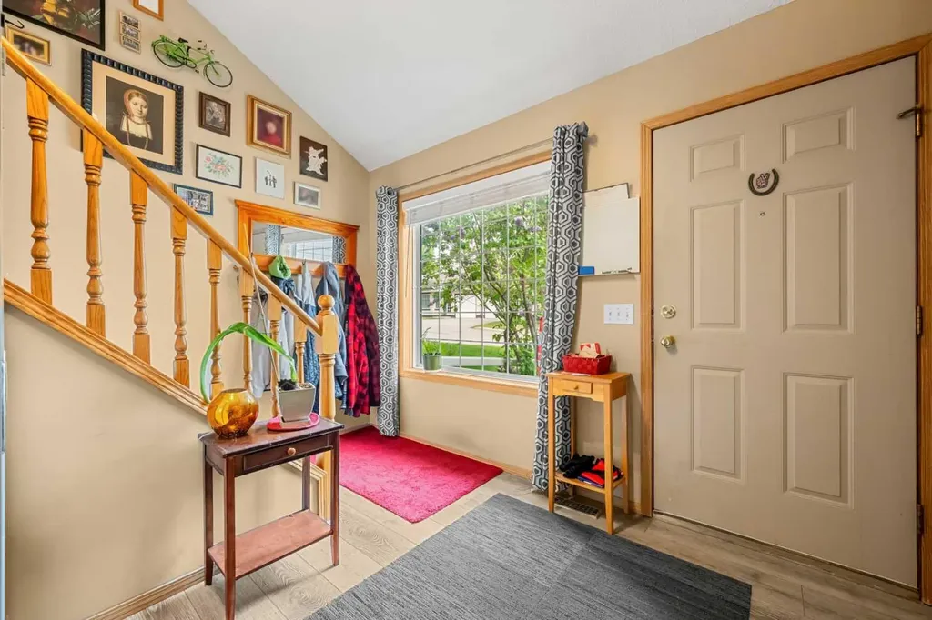118 Somervale Point SW Calgary AB T2Y 3K4