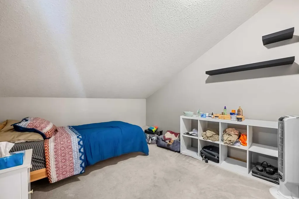 118 Somervale Point SW Calgary AB T2Y 3K4
