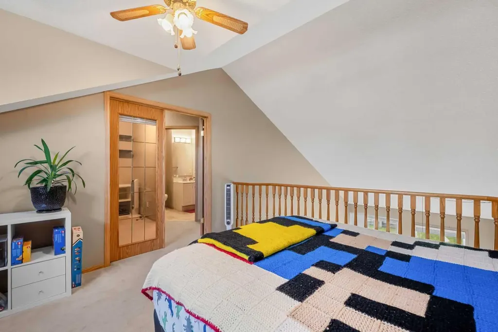 118 Somervale Point SW Calgary AB T2Y 3K4