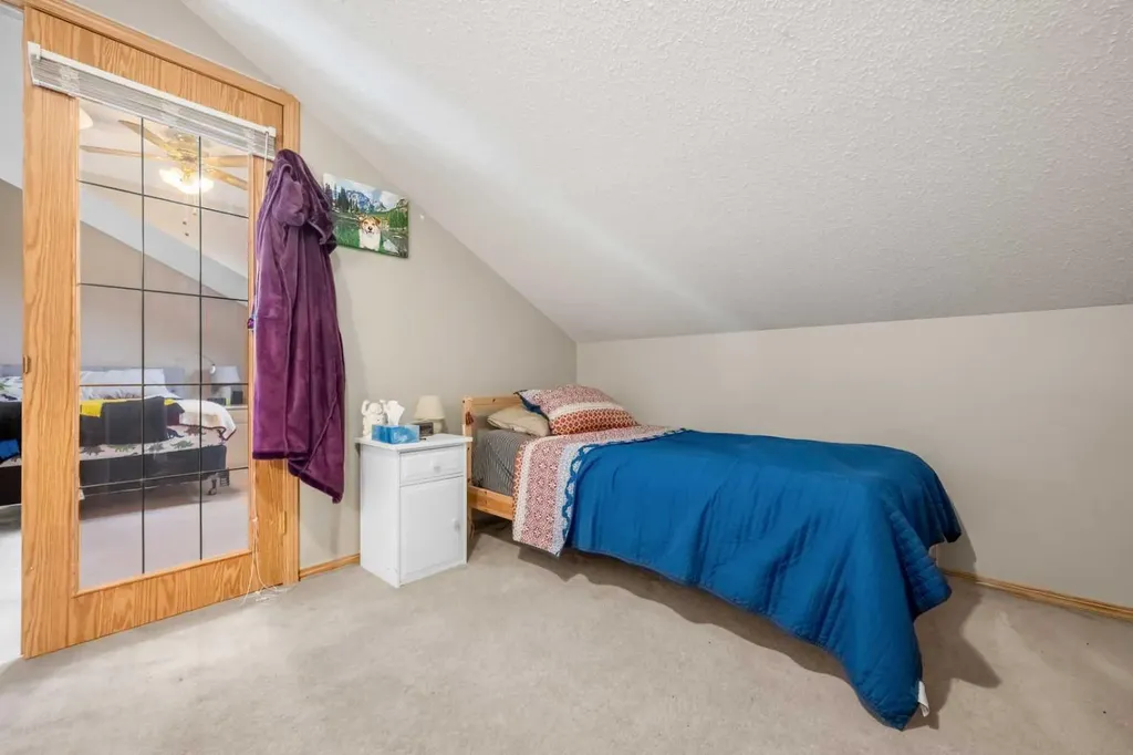 118 Somervale Point SW Calgary AB T2Y 3K4