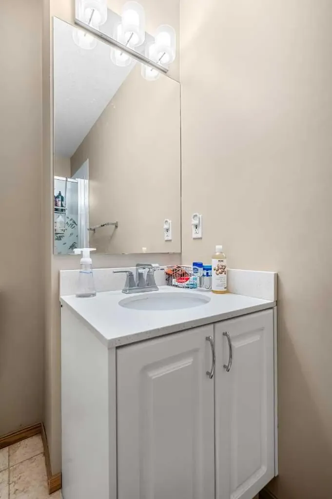 118 Somervale Point SW Calgary AB T2Y 3K4