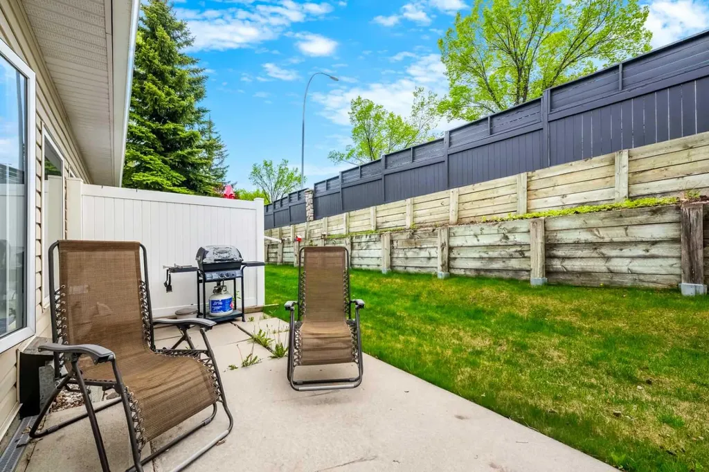 118 Somervale Point SW Calgary AB T2Y 3K4