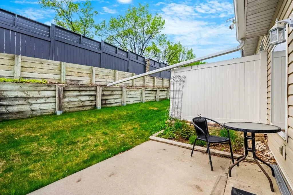 118 Somervale Point SW Calgary AB T2Y 3K4