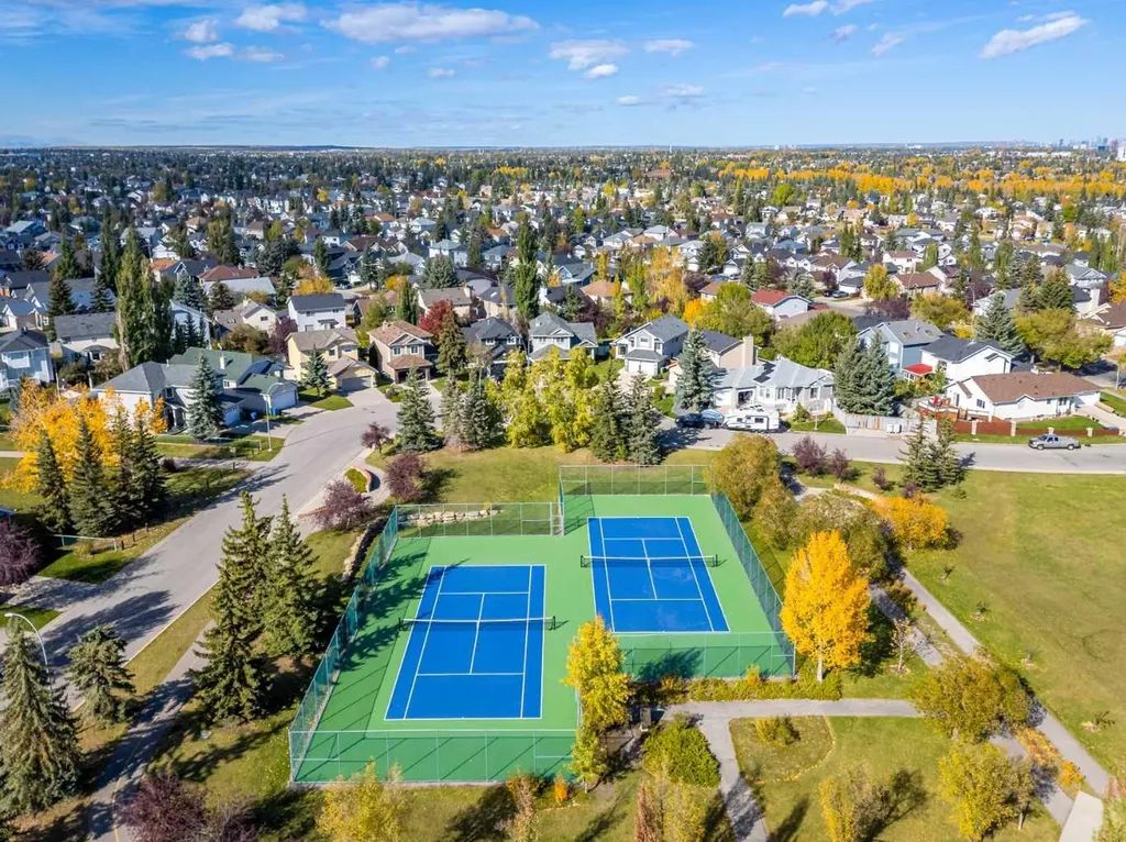 118 Somervale Point SW Calgary AB T2Y 3K4