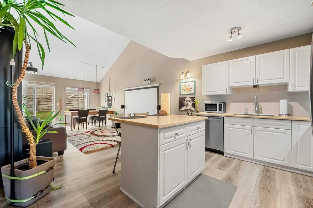 118 Somervale Point SW Calgary AB T2Y 3K4