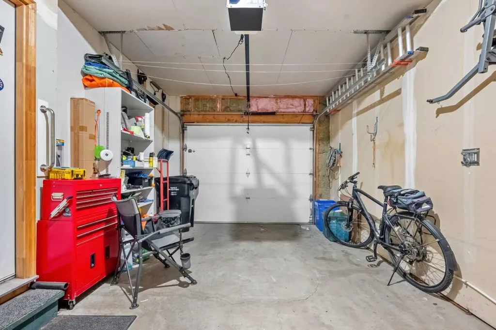 118 Somervale Point SW Calgary AB T2Y 3K4