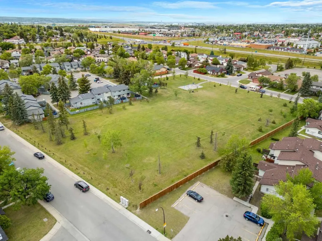 118 Somervale Point SW Calgary AB T2Y 3K4