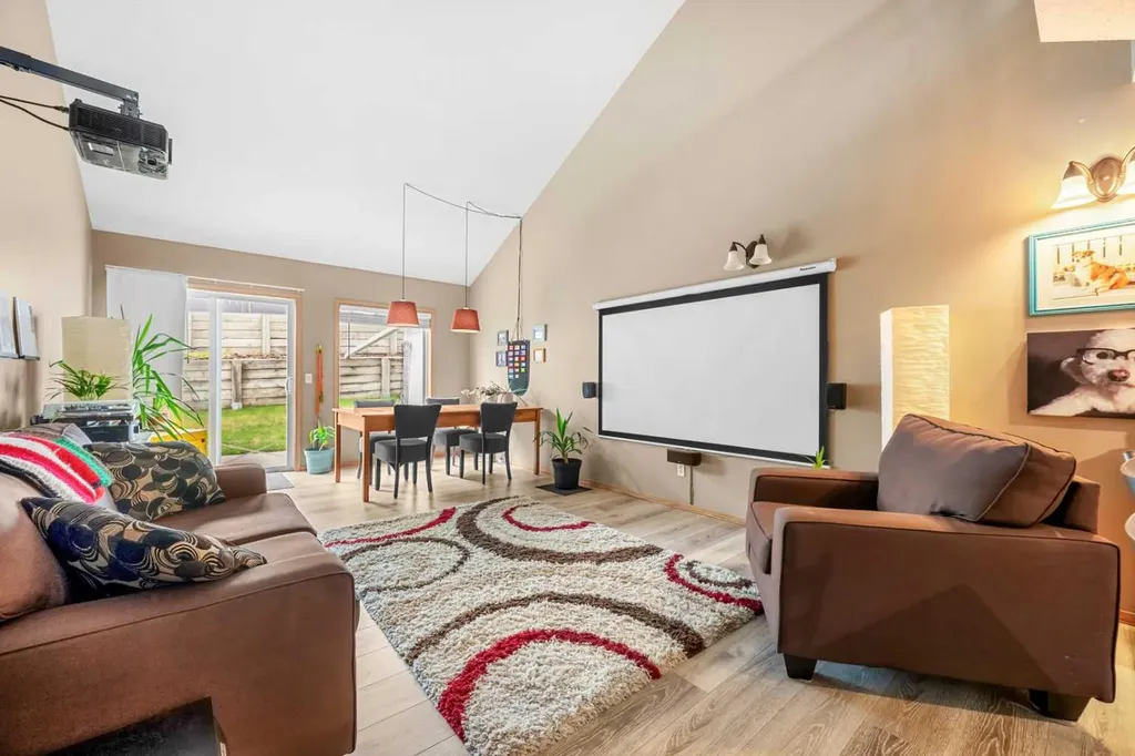 118 Somervale Point SW Calgary AB T2Y 3K4