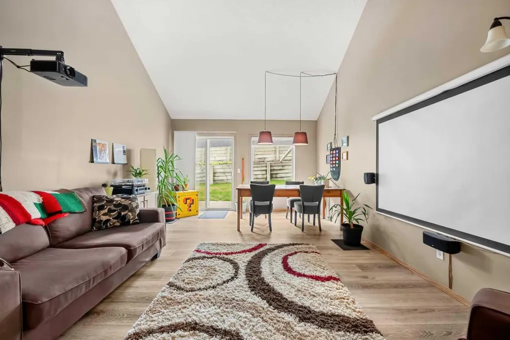 118 Somervale Point SW Calgary AB T2Y 3K4