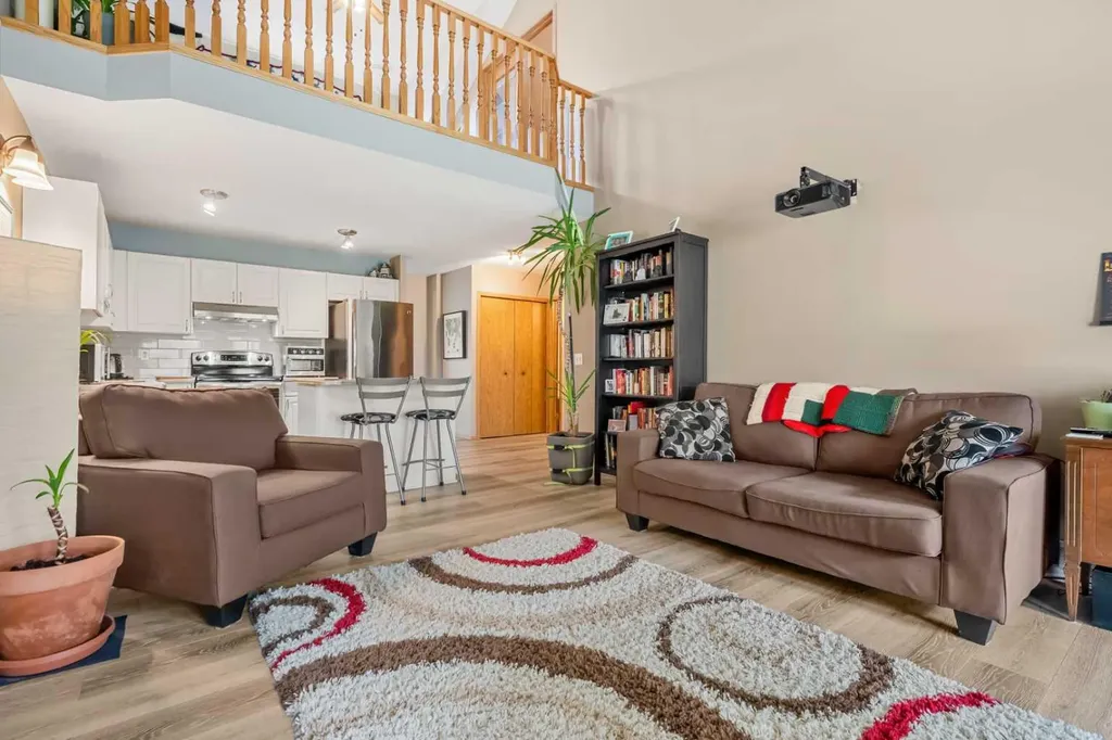118 Somervale Point SW Calgary AB T2Y 3K4