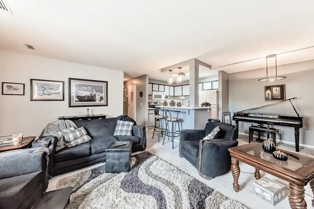 51 Cedar Springs Gardens SW Calgary AB T2W 5J9