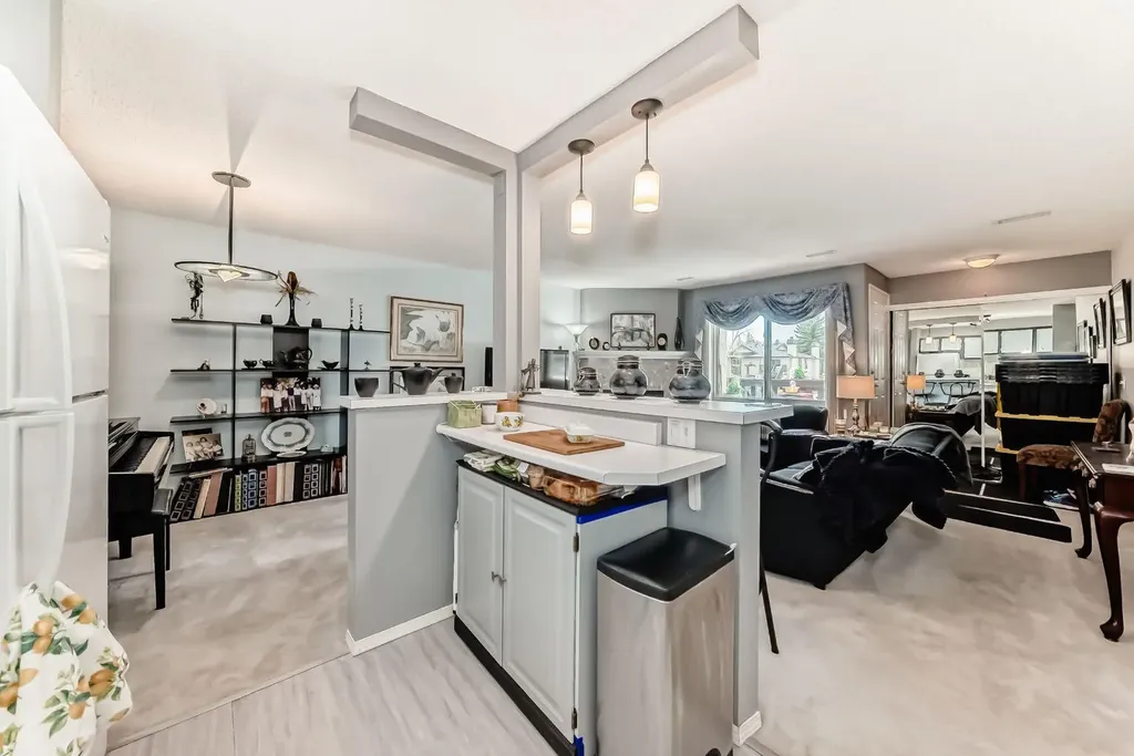 51 Cedar Springs Gardens SW Calgary AB T2W 5J9