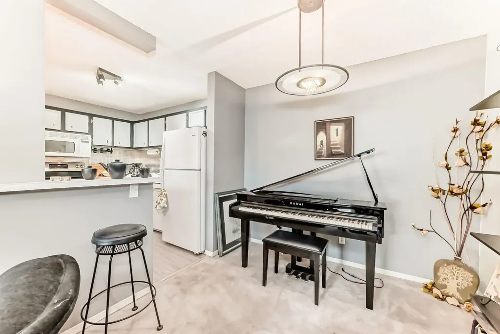 51 Cedar Springs Gardens SW Calgary AB T2W 5J9