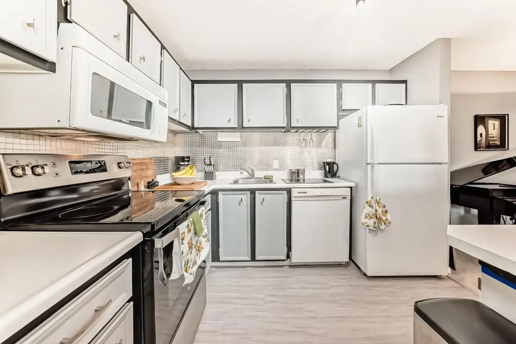 51 Cedar Springs Gardens SW Calgary AB T2W 5J9