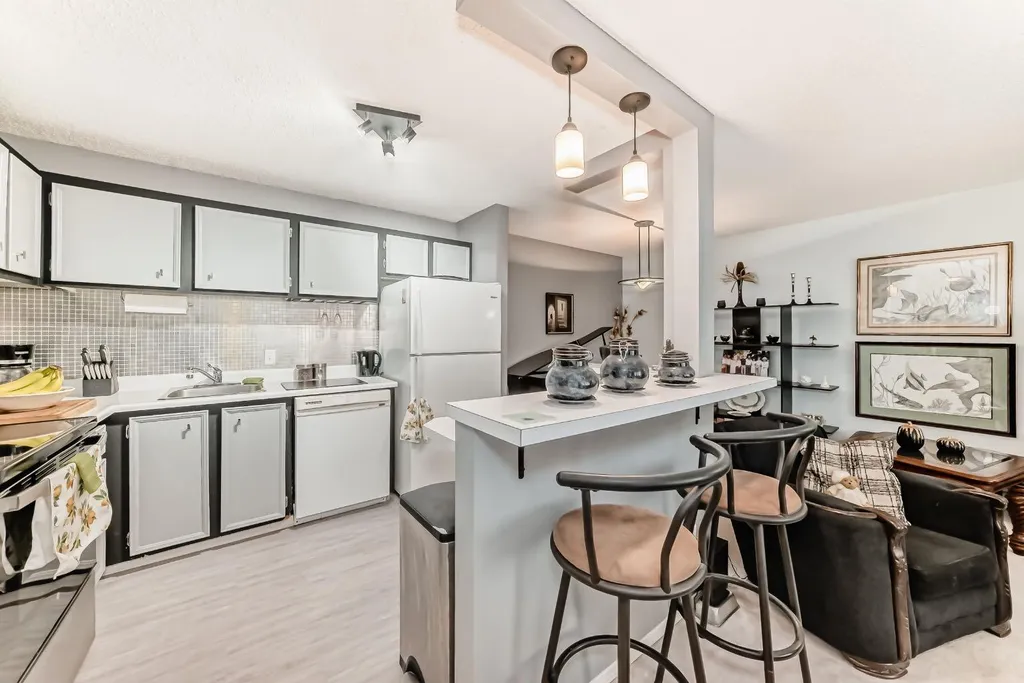 51 Cedar Springs Gardens SW Calgary AB T2W 5J9
