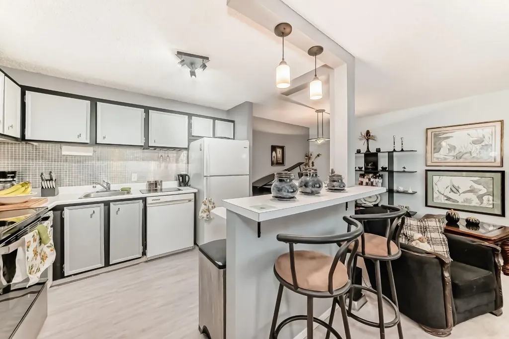 51 Cedar Springs Gardens SW Calgary AB T2W 5J9