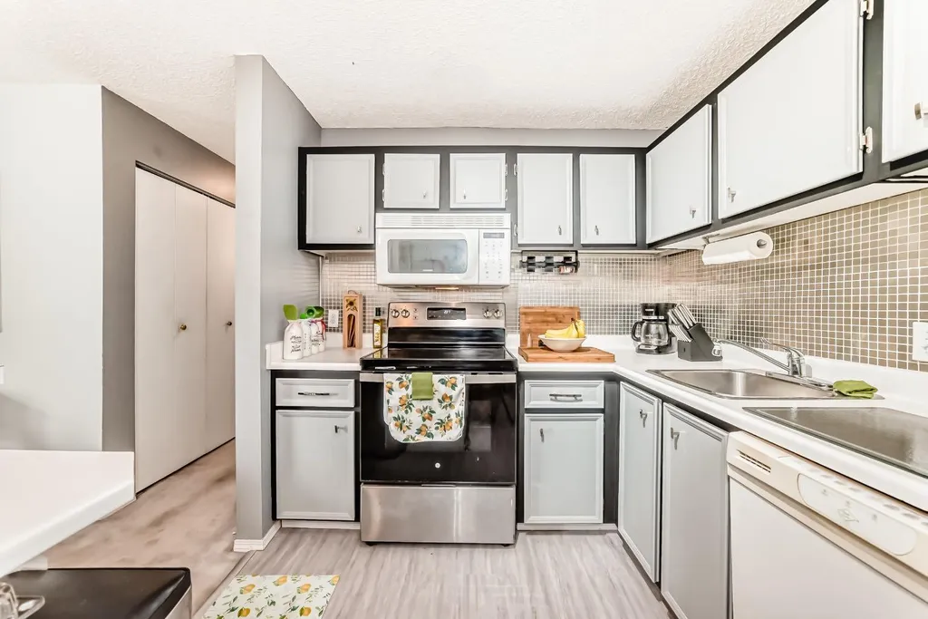 51 Cedar Springs Gardens SW Calgary AB T2W 5J9