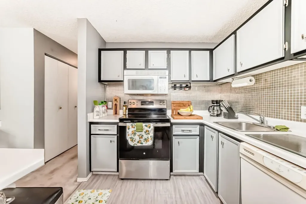 51 Cedar Springs Gardens SW Calgary AB T2W 5J9