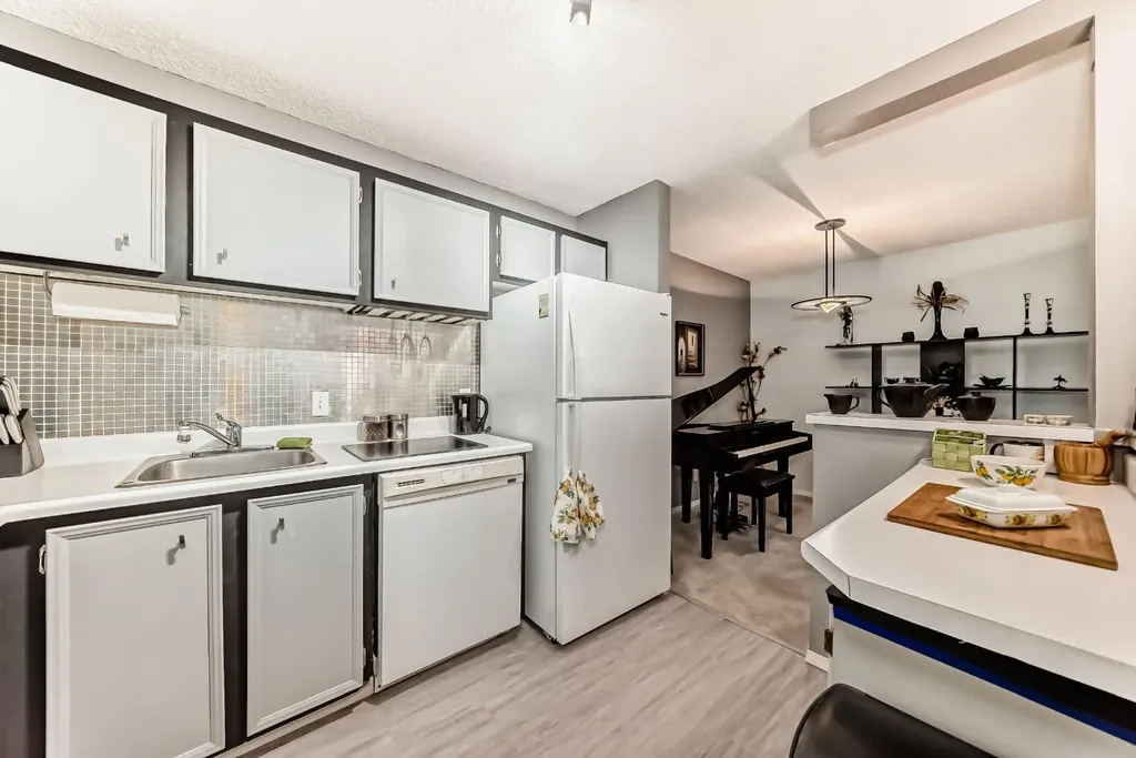 51 Cedar Springs Gardens SW Calgary AB T2W 5J9