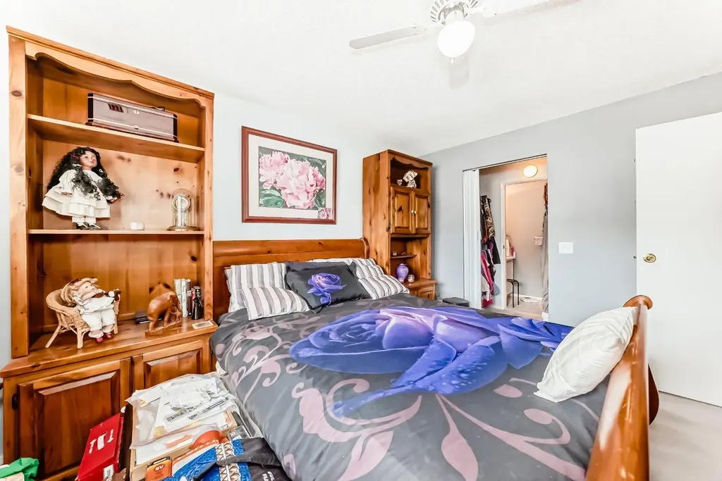 51 Cedar Springs Gardens SW Calgary AB T2W 5J9